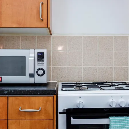 Spacious 2-bedroom With Terrace, Garden Views & Free Wifi Near Olympic Stadium *