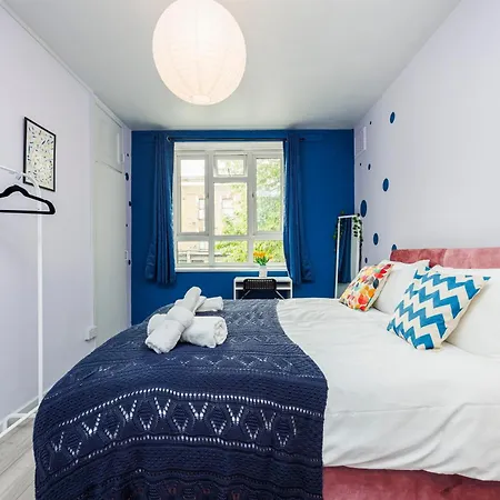 Spacious 2-bedroom With Terrace, Garden Views & Free Wifi Near Olympic Stadium *
