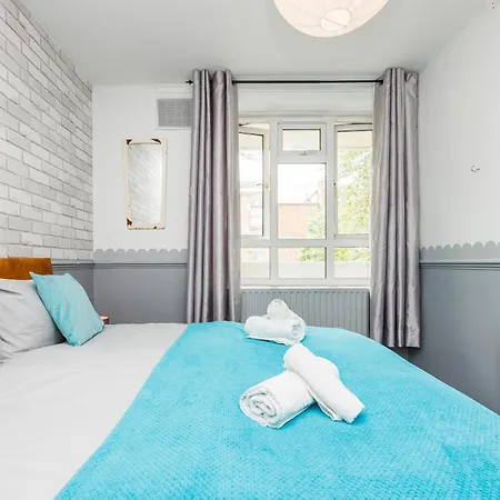 Apartment Spacious 2-bedroom With Terrace, Garden Views & Free Wifi Near Olympic Stadium