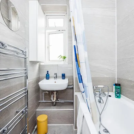 Spacious 2-bedroom With Terrace, Garden Views & Free Wifi Near Olympic Stadium Apartment