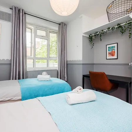 Spacious 2-bedroom With Terrace, Garden Views & Free Wifi Near Olympic Stadium London