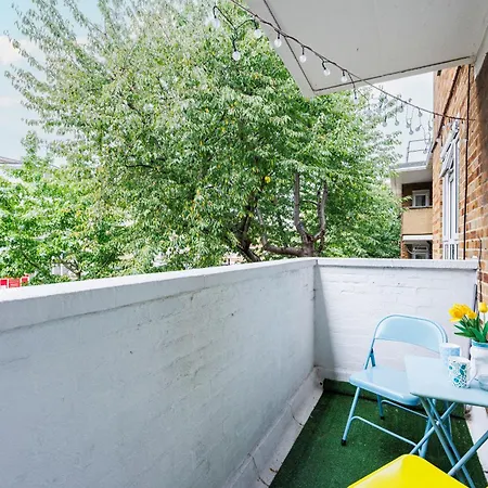 Spacious 2-bedroom With Terrace, Garden Views & Free Wifi Near Olympic Stadium Apartment