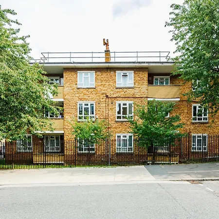 Spacious 2-bedroom With Terrace, Garden Views & Free Wifi Near Olympic Stadium London