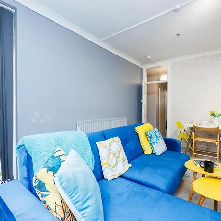Spacious 2-bedroom With Terrace, Garden Views & Free Wifi Near Olympic Stadium Apartment London
