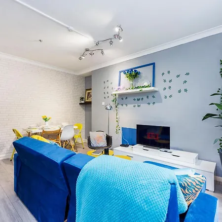 Spacious 2-bedroom With Terrace, Garden Views & Free Wifi Near Olympic Stadium *