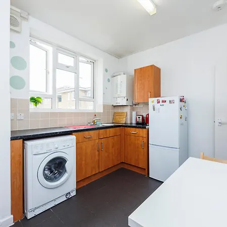 Apartment Spacious 2-bedroom With Terrace, Garden Views & Free Wifi Near Olympic Stadium
