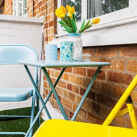 Spacious 2-bedroom With Terrace, Garden Views & Free Wifi Near Olympic Stadium Apartment