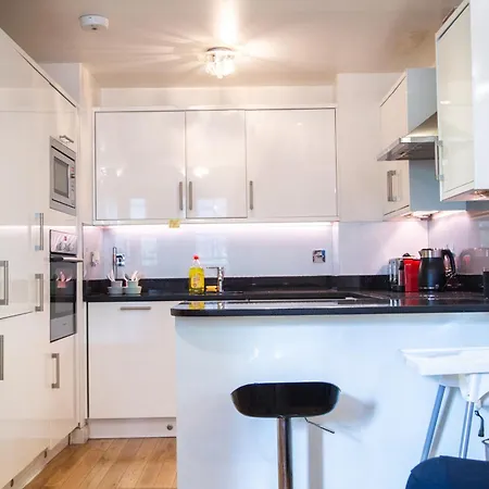 Detached House With Free Parking In Little Venice Near Paddington Hyde Park London