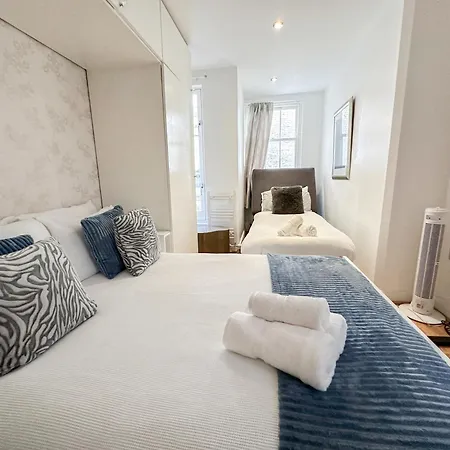 Detached House With Free Parking In Little Venice Near Paddington Hyde Park Apartment London