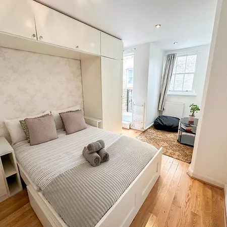 Detached House With Free Parking In Little Venice Near Paddington Hyde Park Apartment