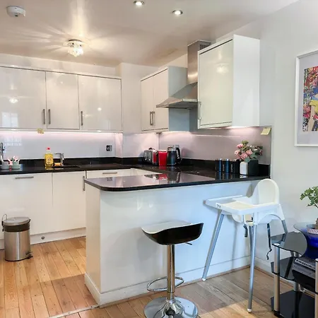 Detached House With Free Parking In Little Venice Near Paddington Hyde Park Apartment London