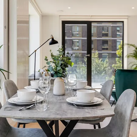 Apartment Khayat Homes - The Riverre - Luxury 2 Bed London