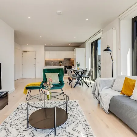 Khayat Homes - The Riverre - Luxury 2 Bed Apartment *