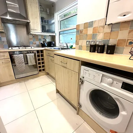 Detached House With Free Parking In Little Venice Near Paddington Hyde Park Apartment