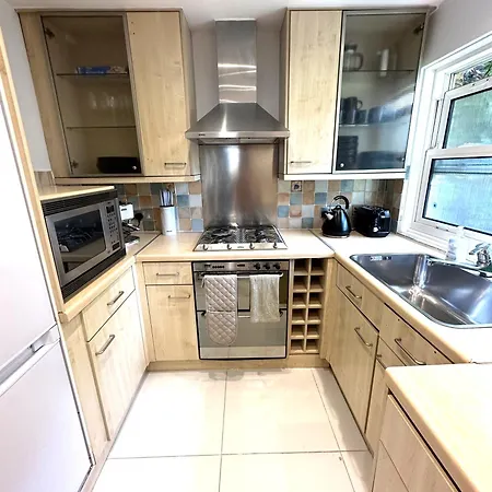 Detached House With Free Parking In Little Venice Near Paddington Hyde Park Apartment