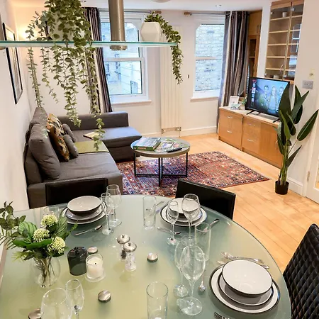 Detached House With Free Parking In Little Venice Near Paddington Hyde Park London