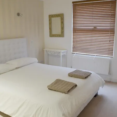 Apartment Putney Lane London