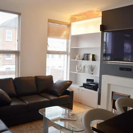 Putney Lane Apartment