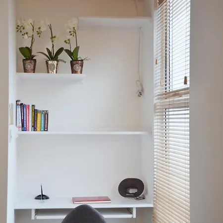 Putney Lane Apartment *