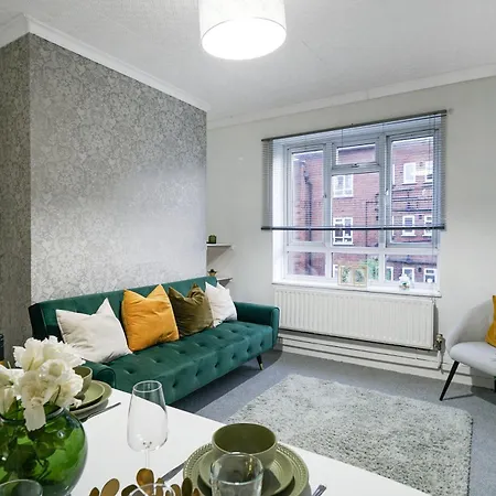 Two Bedroom By Livestay Short Lets & Serviced London, Clapham London