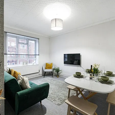 Two Bedroom By Livestay Short Lets & Serviced London, Clapham *