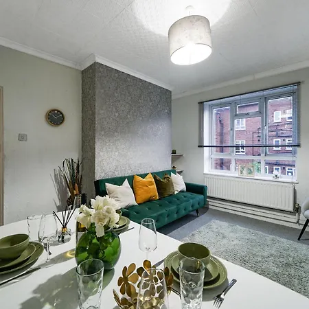 Two Bedroom By Livestay Short Lets & Serviced London, Clapham * London