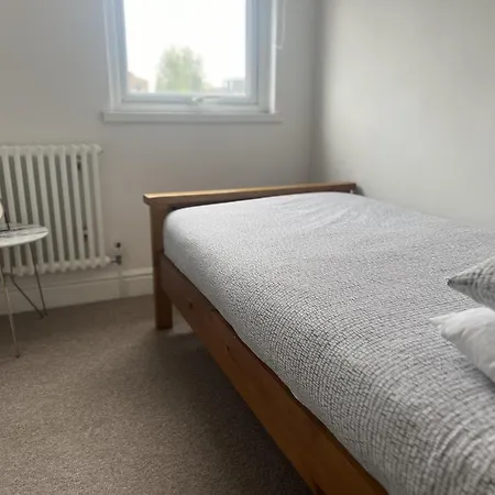 Reach Retreat Spacious 4bed House Startford Maryland Great Transport Links *