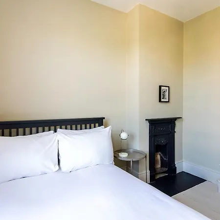Holiday home Tooting's Charming Victorian Garden Hideaway *