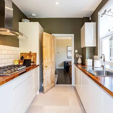Holiday home Tooting's Charming Victorian Garden Hideaway