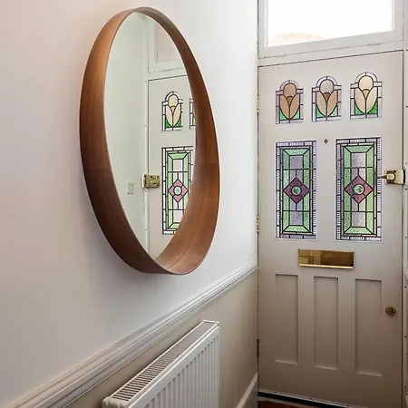 Tooting's Charming Victorian Garden Hideaway London