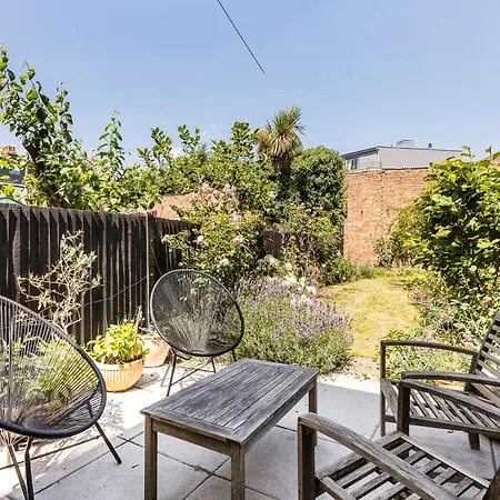 Holiday home Tooting's Charming Victorian Garden Hideaway *