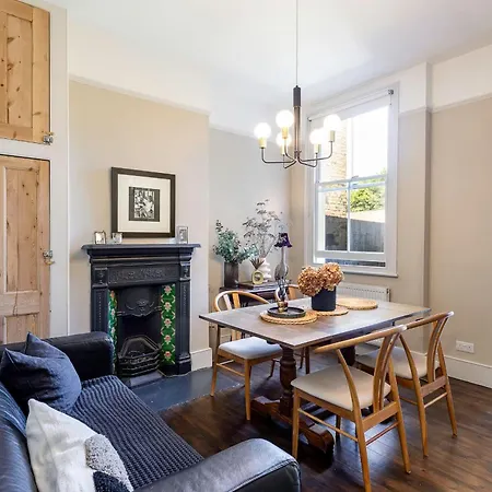 Holiday home Tooting's Charming Victorian Garden Hideaway London