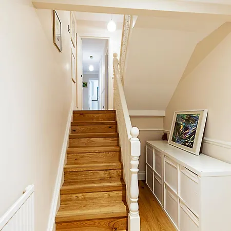 Charming Retreat London