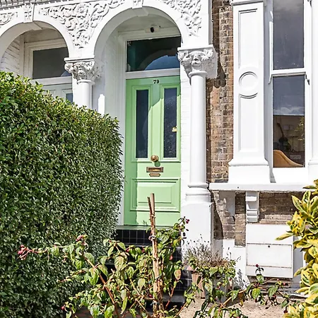 Charming Retreat * London