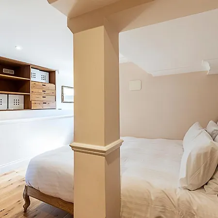Charming Retreat Apartment London