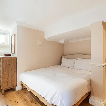 Charming Retreat Apartment London