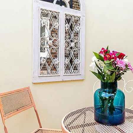 Charming Retreat Apartment London