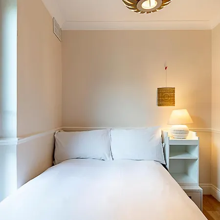 Charming Retreat Apartment London