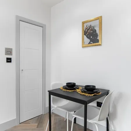 Apartment Modern Near Elizabeth Line *
