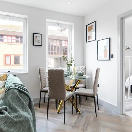 Modern Near Elizabeth Line Apartment *