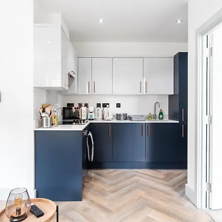 Modern Near Elizabeth Line * Romford
