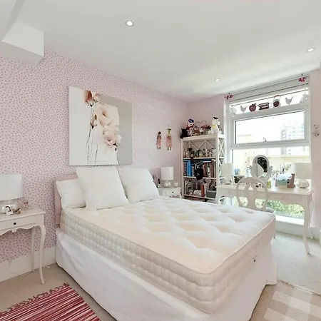 Luxury In Battersea Reach
