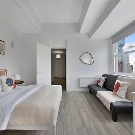 One Bedroom Flat Opposite Archway Station Apartment London
