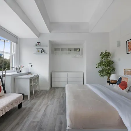 One Bedroom Flat Opposite Archway Station *
