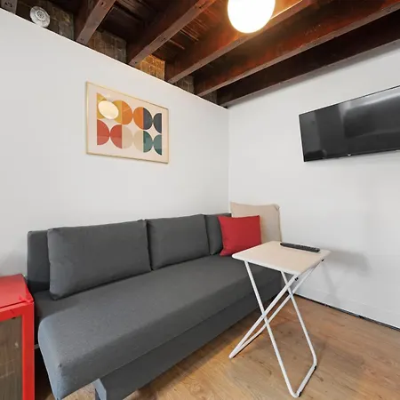 Archway Station Studio - Inexpensive Pied-a-terre Apartment London