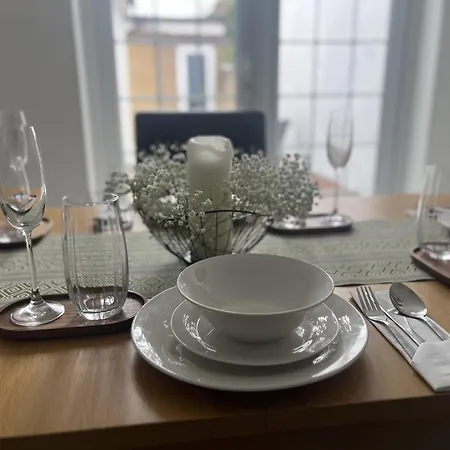 Holiday home Reach Retreat Spacious 4bed House Startford Maryland Great Transport Links London