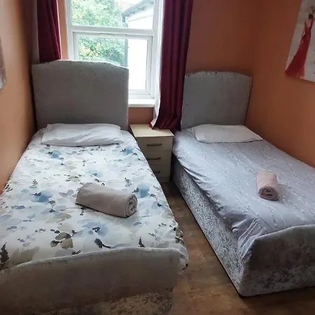 Apartment 3 Bedroom House - Walthamstow London