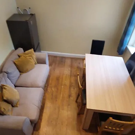 3 Bedroom House - Walthamstow Apartment *