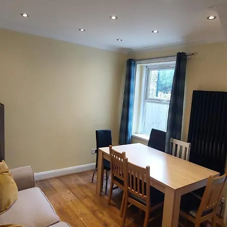 Apartment 3 Bedroom House - Walthamstow *