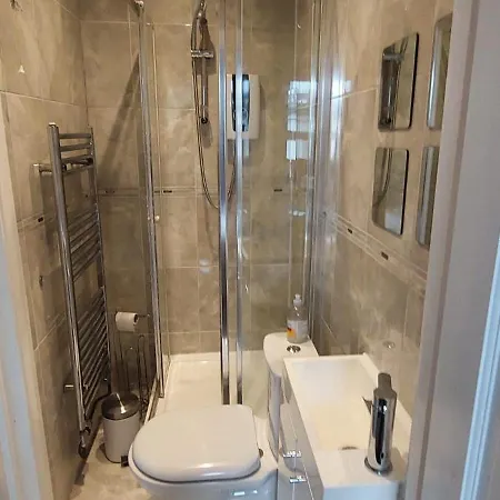 3 Bedroom House - Walthamstow Apartment London